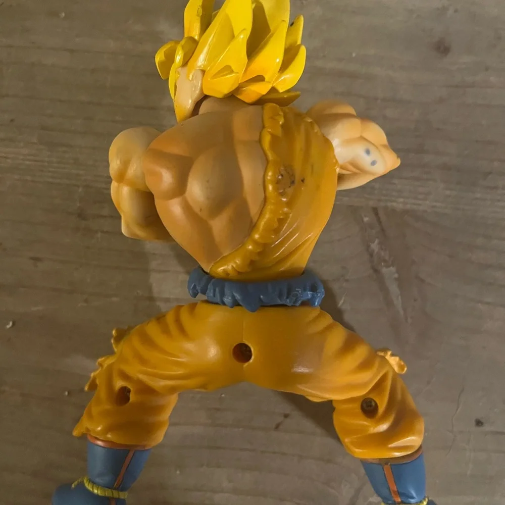 Action Figure with Yellow and Blue Outfit‎ Goku Dragon Ball Z